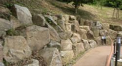 自然石 石積工法の詳細