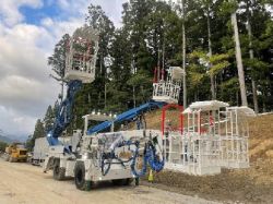 4バスケット搭載の装薬作業専用の建設機械の詳細