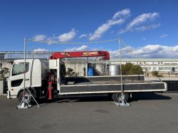 トラック荷役作業時の転落防止装置の詳細
